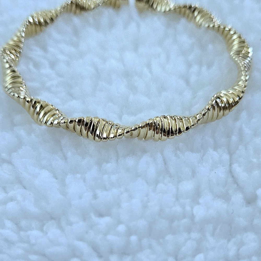 Caldelli Twisted🧬 Gold💛 Flexible Cuff Bracelet - NWT - Picture 12 of 16